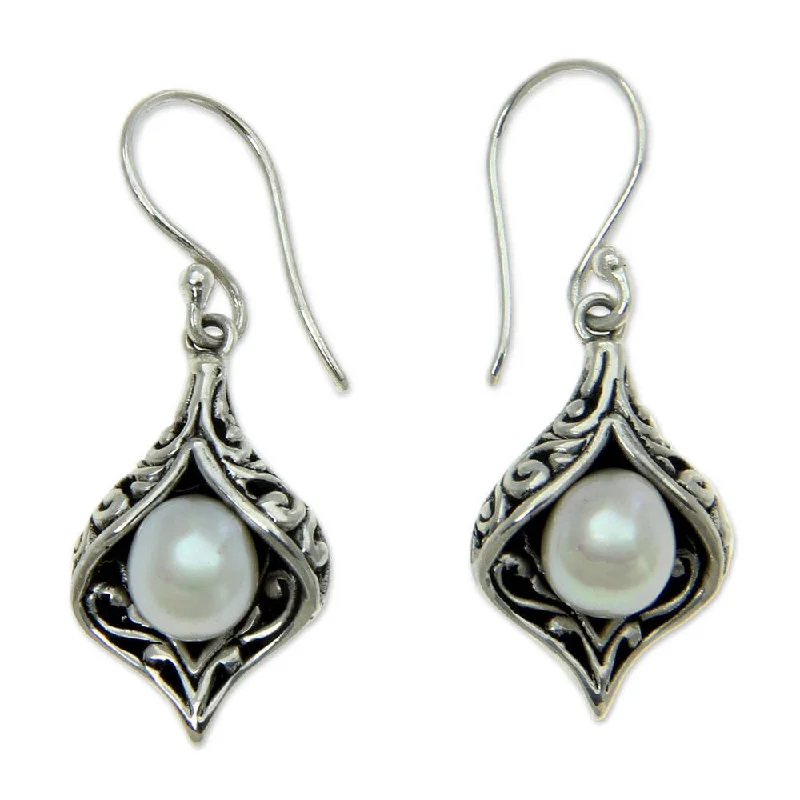 Handmade Sterling Silver Lily of Bali Pearl Earrings (6.5 mm) (Indonesia)