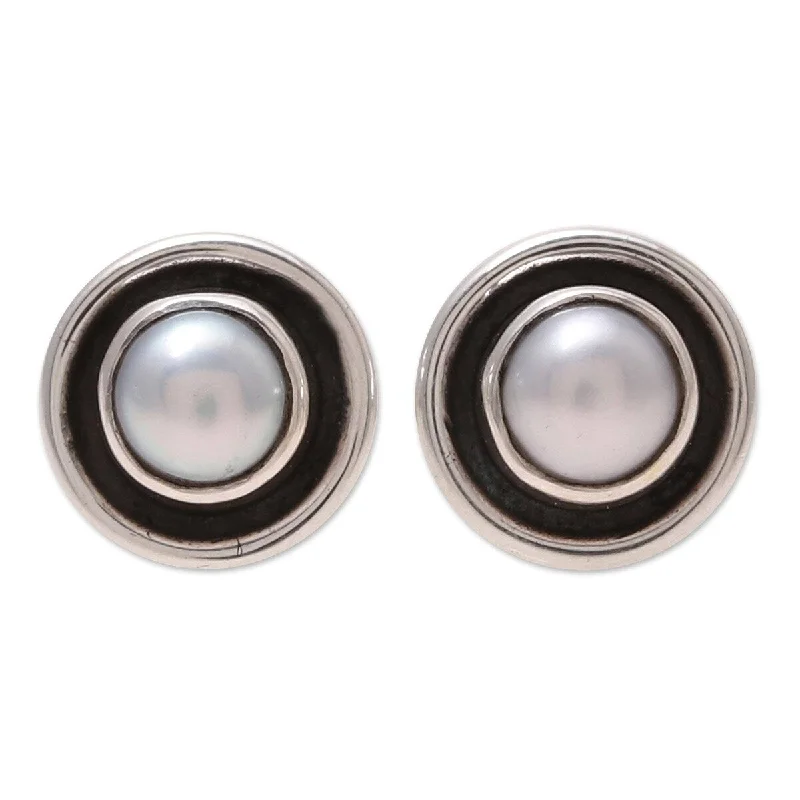 NOVICA Graceful Frames, Cultured pearl stud earrings - 0.4*0.4